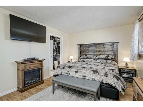 28 Beddington Crescent Ne, Calgary, AB - Indoor Photo Showing Bedroom