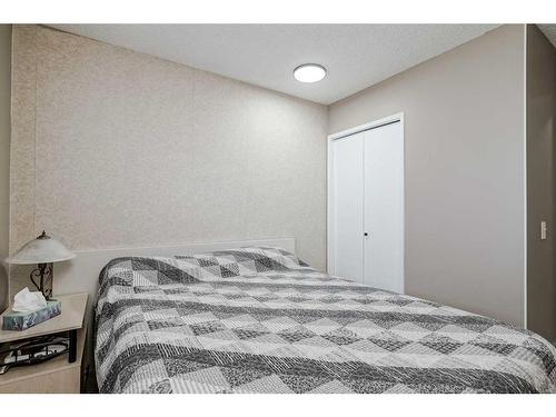 28 Beddington Crescent Ne, Calgary, AB - Indoor Photo Showing Bedroom