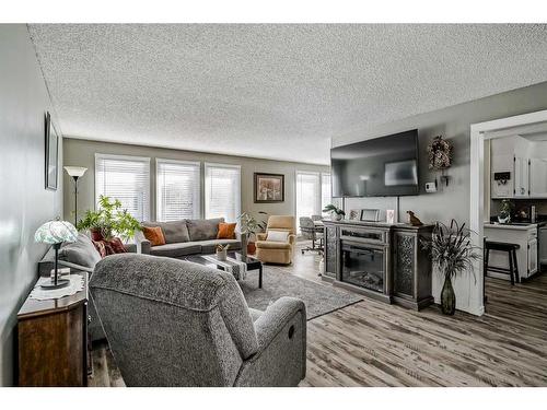 28 Beddington Crescent Ne, Calgary, AB - Indoor Photo Showing Living Room