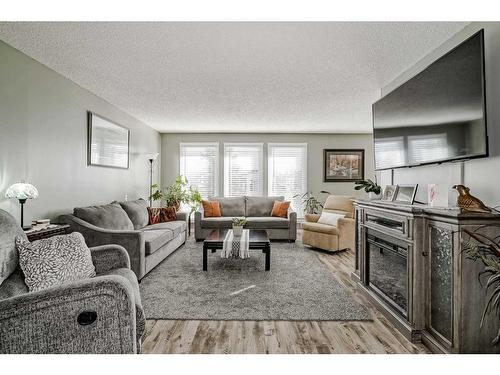 28 Beddington Crescent Ne, Calgary, AB - Indoor Photo Showing Living Room