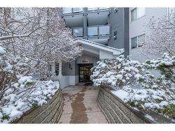 414-20 Sierra Morena Mews SW Calgary, AB T3H 3K6