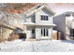 95 Castlegreen Close NE Calgary, AB T3J 1Y6