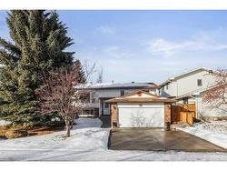 307 Woodside Bay SW Calgary, AB T2W 3K9