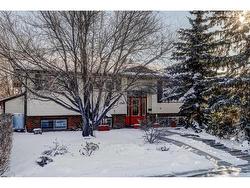 1740 41 Street NE Calgary, AB T1Y 2L5