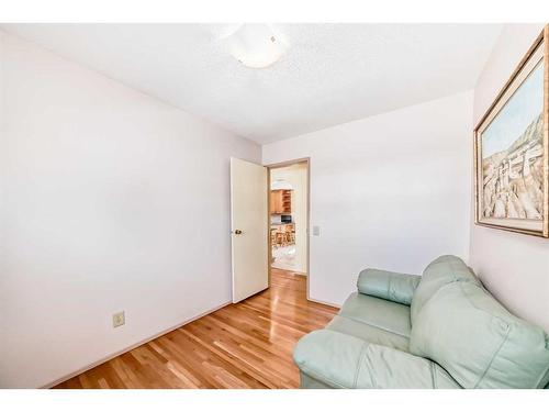 5031 Marian Road Ne, Calgary, AB - Indoor Photo Showing Other Room