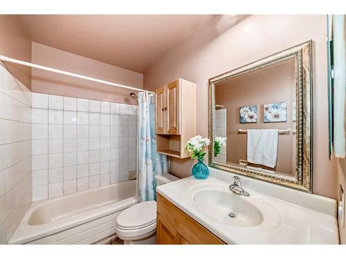 5031 Marian Road Ne, Calgary, AB - Indoor Photo Showing Bathroom