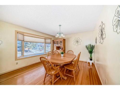 5031 Marian Road Ne, Calgary, AB - Indoor Photo Showing Dining Room