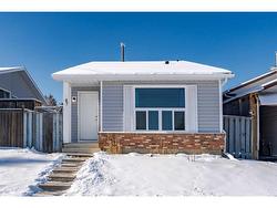 67 Sandstone Drive NW Calgary, AB T3K 2X3