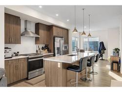 708 Greenbriar Common NW Calgary, AB T3B 6J2