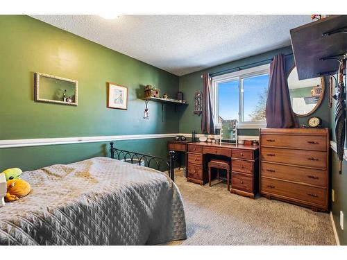 3922 Fonda Way Se, Calgary, AB - Indoor Photo Showing Bedroom