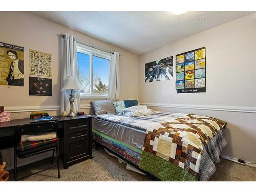 3922 Fonda Way Se, Calgary, AB - Indoor Photo Showing Bedroom