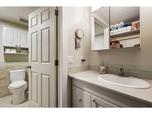 3922 Fonda Way Se, Calgary, AB - Indoor Photo Showing Bathroom