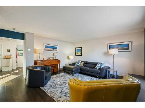 3922 Fonda Way Se, Calgary, AB - Indoor Photo Showing Living Room