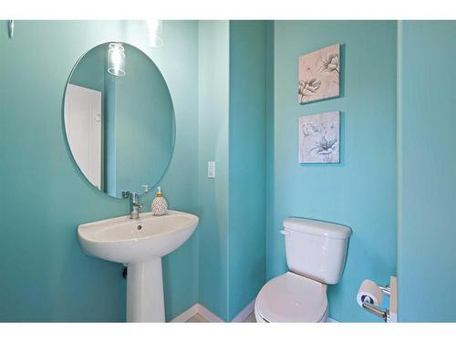 16 Howse Drive Ne, Calgary, AB - Indoor Photo Showing Bathroom