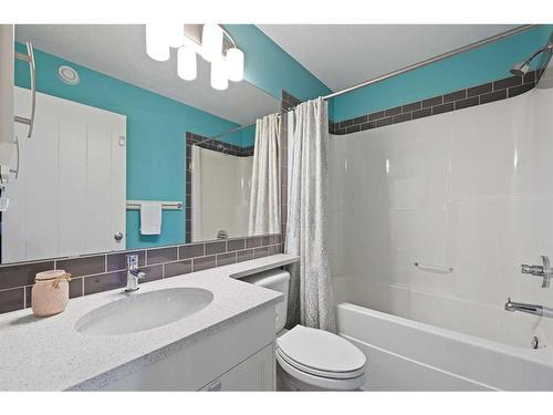 16 Howse Drive Ne, Calgary, AB - Indoor Photo Showing Bathroom