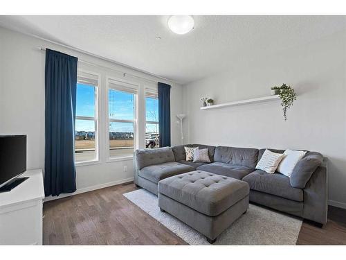 16 Howse Drive Ne, Calgary, AB - Indoor Photo Showing Living Room