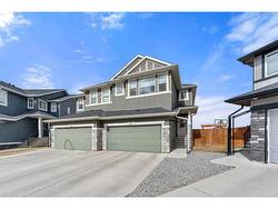 45 Evansglen Mews NW Calgary, AB T3P 0P1