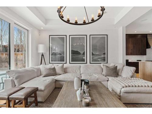 2005 48 Avenue Sw, Calgary, AB - Indoor Photo Showing Living Room