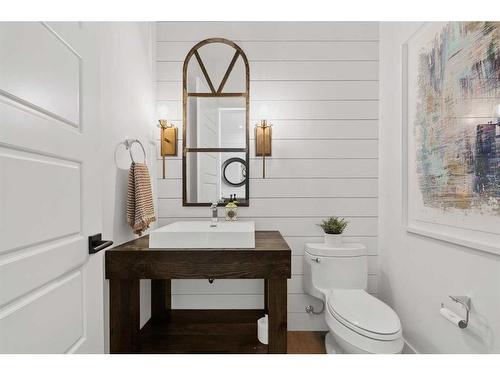 2005 48 Avenue Sw, Calgary, AB - Indoor Photo Showing Bathroom