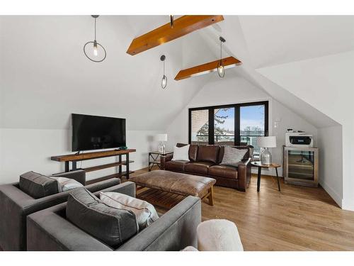 2005 48 Avenue Sw, Calgary, AB - Indoor Photo Showing Living Room