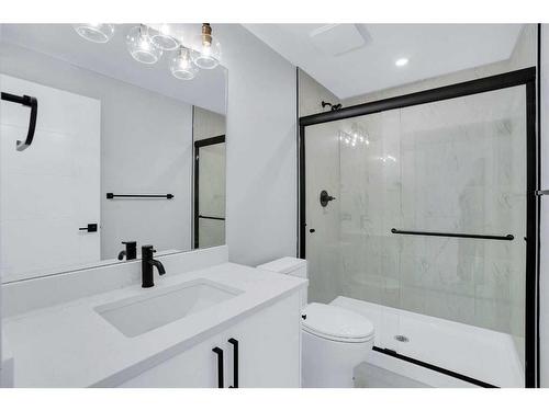 2110 23 Avenue Sw, Calgary, AB - Indoor Photo Showing Bathroom