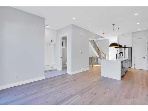 2110 23 Avenue Sw, Calgary, AB - Indoor Photo Showing Kitchen