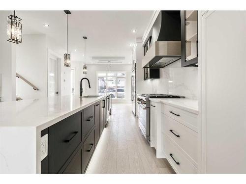 2428 23 Street Nw, Calgary, AB - Indoor Photo Showing Kitchen With Upgraded Kitchen