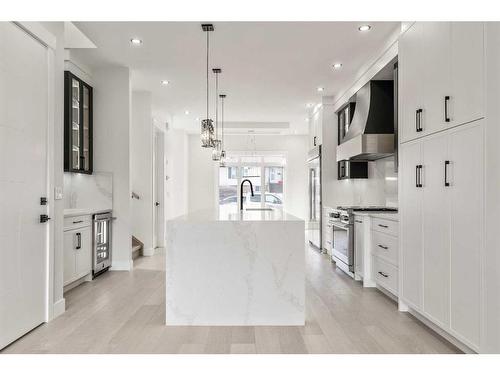 2428 23 Street Nw, Calgary, AB - Indoor Photo Showing Kitchen With Upgraded Kitchen