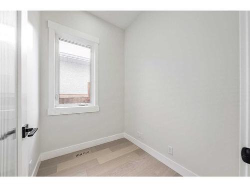 2428 23 Street Nw, Calgary, AB - Indoor Photo Showing Other Room