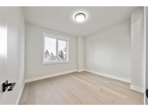 2428 23 Street Nw, Calgary, AB - Indoor Photo Showing Other Room