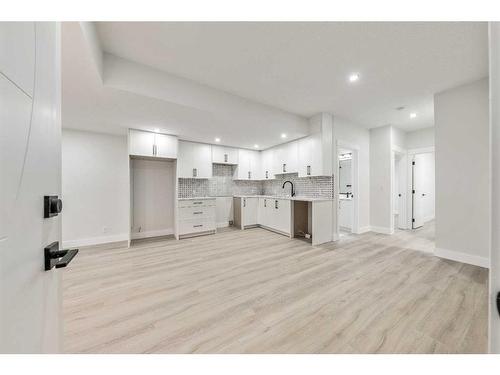 2428 23 Street Nw, Calgary, AB - Indoor Photo Showing Kitchen