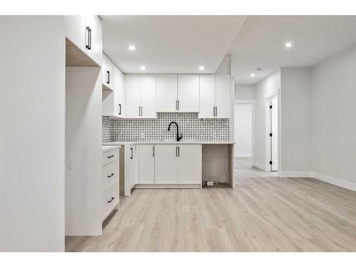 2428 23 Street Nw, Calgary, AB - Indoor Photo Showing Kitchen With Upgraded Kitchen