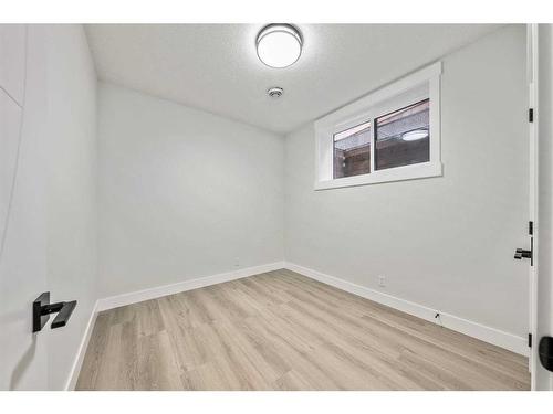 2428 23 Street Nw, Calgary, AB - Indoor Photo Showing Other Room