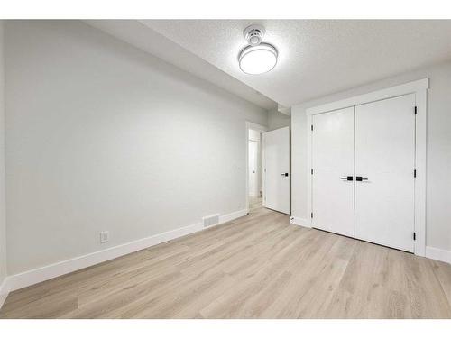 2428 23 Street Nw, Calgary, AB - Indoor Photo Showing Other Room