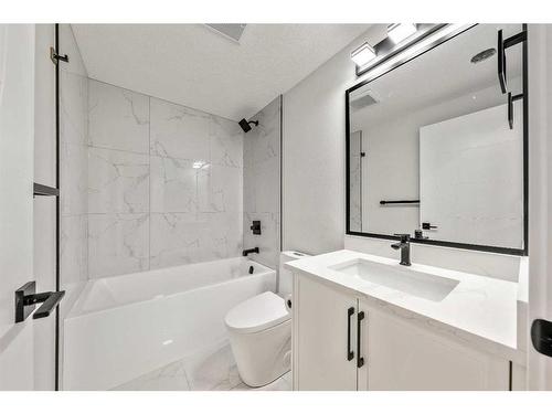 2428 23 Street Nw, Calgary, AB - Indoor Photo Showing Bathroom