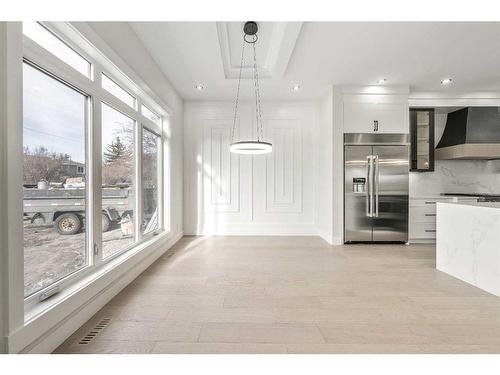 2428 23 Street Nw, Calgary, AB - Indoor Photo Showing Kitchen With Upgraded Kitchen