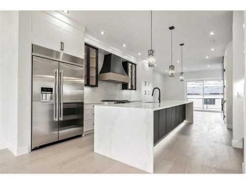 2428 23 Street Nw, Calgary, AB - Indoor Photo Showing Kitchen With Upgraded Kitchen