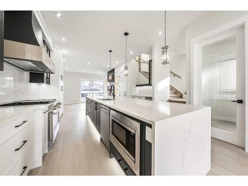 2428 23 Street Nw, Calgary, AB - Indoor Photo Showing Kitchen With Upgraded Kitchen