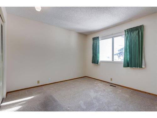 6119 Thornaby Way Nw, Calgary, AB - Indoor Photo Showing Other Room