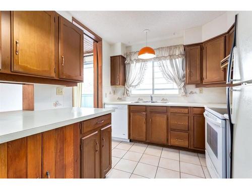 6119 Thornaby Way Nw, Calgary, AB - Indoor Photo Showing Kitchen