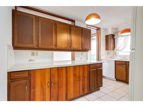 6119 Thornaby Way Nw, Calgary, AB - Indoor Photo Showing Kitchen