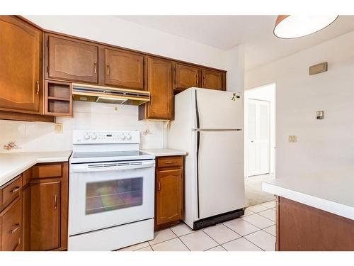 6119 Thornaby Way Nw, Calgary, AB - Indoor Photo Showing Kitchen