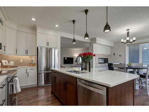 3808 Sarcee Road Sw, Calgary, AB - Indoor Photo Showing Kitchen With Stainless Steel Kitchen With Double Sink With Upgraded Kitchen