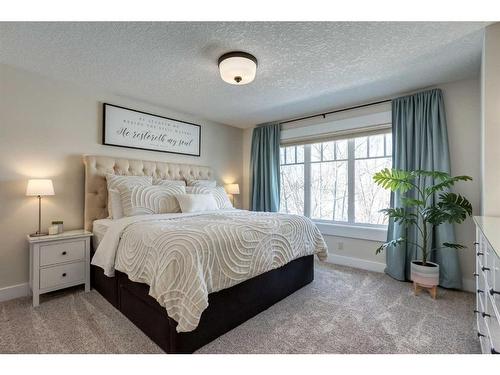 3808 Sarcee Road Sw, Calgary, AB - Indoor Photo Showing Bedroom