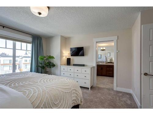 3808 Sarcee Road Sw, Calgary, AB - Indoor Photo Showing Bedroom