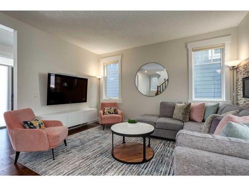 3808 Sarcee Road Sw, Calgary, AB - Indoor Photo Showing Living Room