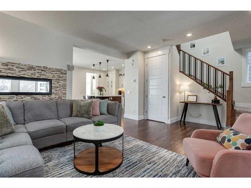 3808 Sarcee Road Sw, Calgary, AB - Indoor Photo Showing Living Room