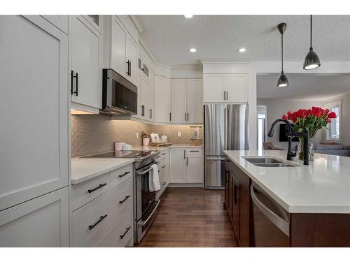 3808 Sarcee Road Sw, Calgary, AB - Indoor Photo Showing Kitchen With Stainless Steel Kitchen With Double Sink With Upgraded Kitchen