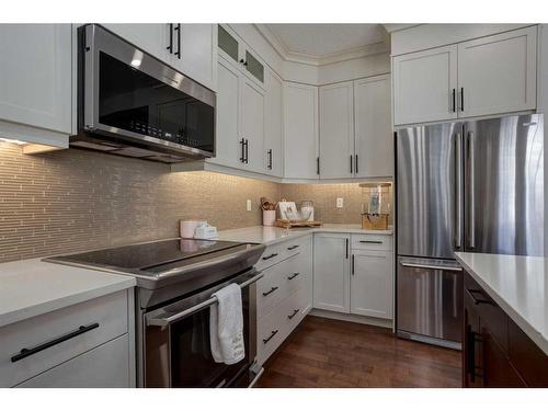 3808 Sarcee Road Sw, Calgary, AB - Indoor Photo Showing Kitchen With Stainless Steel Kitchen With Upgraded Kitchen