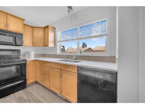 215 Copperfield Heights Se, Calgary, AB - Indoor Photo Showing Kitchen